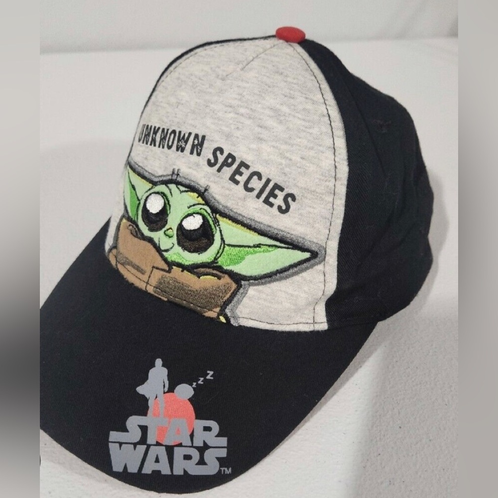 Disney, STAR WARS UNKNOWN SPECIES BABY YODA THE CHILD YOUTH SIZE ADJUSTABLE CAP